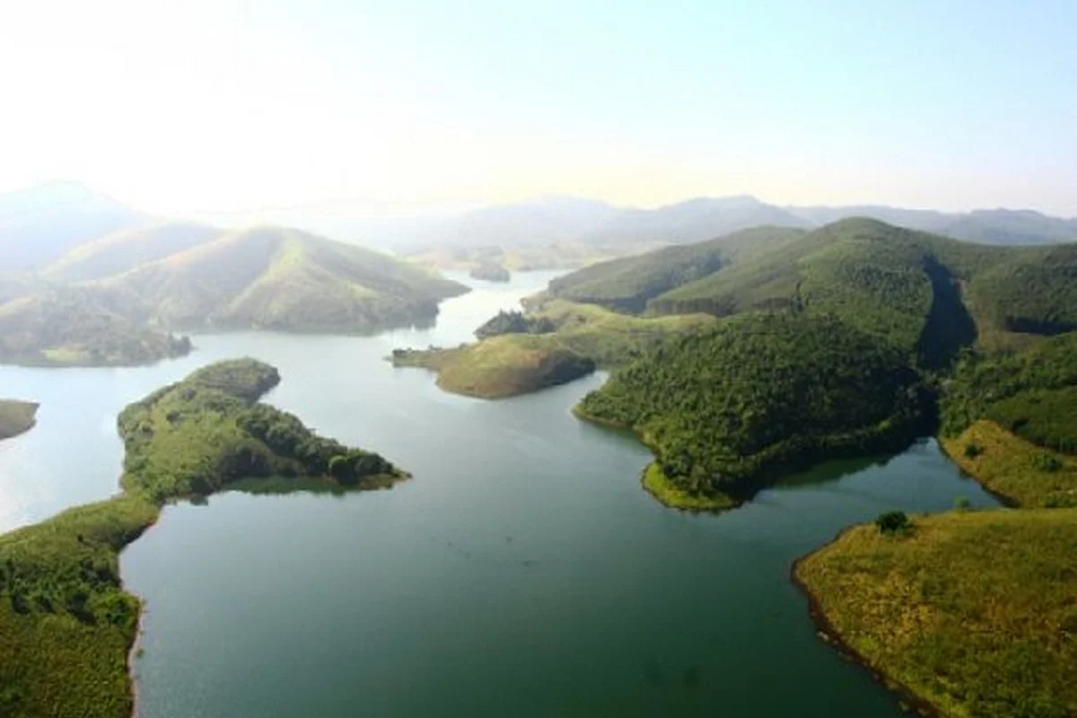 Corpo emerge na represa de Paraibuna