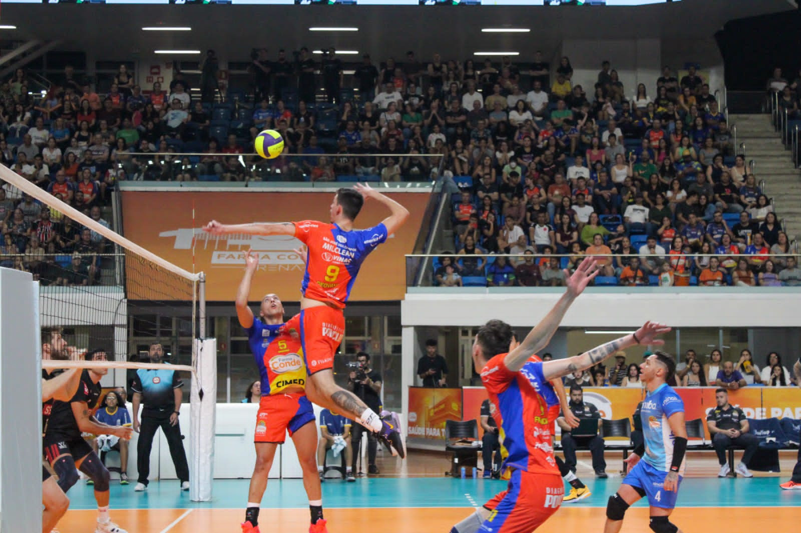 Vôlei São José é superado no tie-break pelo Suzano no ginásio da