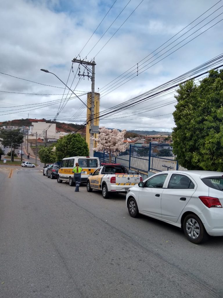 Van e moto apreendidas: Fiscalização intensa no transporte clandestino em São José