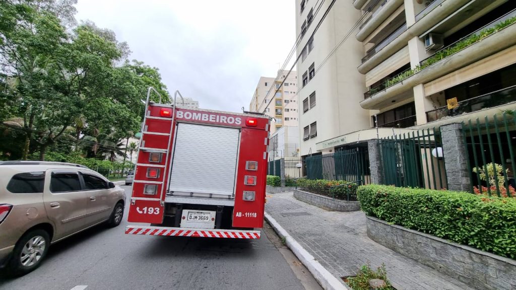 Panela é esquecida no fogo, e Bombeiros atendem ocorrência em prédio na Nove de Julho