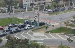 Problemas de sincronização de semáforos complicam tráfego na av. Cassiano Ricardo