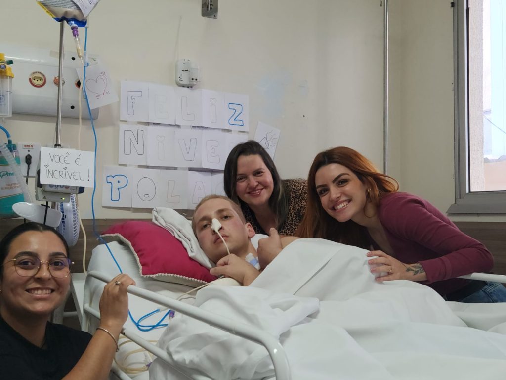 A Luta de uma Mãe Vaquinha capta recursos para cirurgias de jovem acidentado