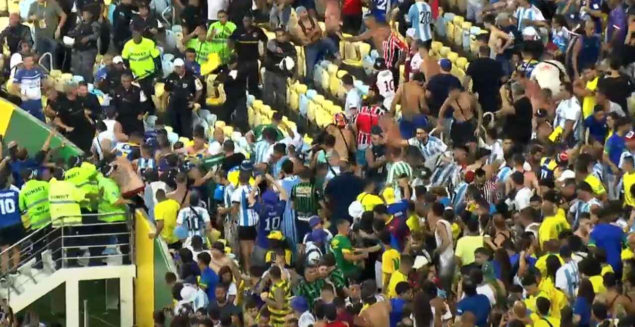 Maracanã tem briga entre torcedores, e Argentina deixa o campo