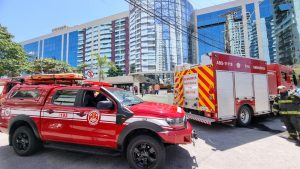Coifa de restaurante pega fogo no Aquarius e mobiliza Corpo de Bombeiros