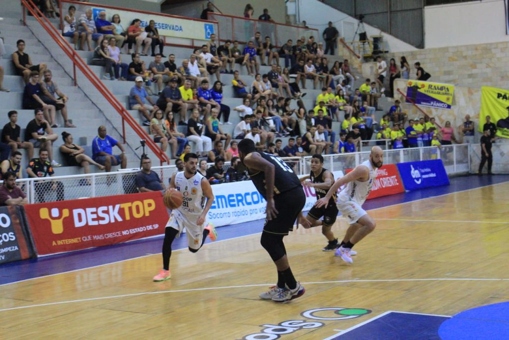 Embalado São José supera Botafogo no Linneu pelo NBB