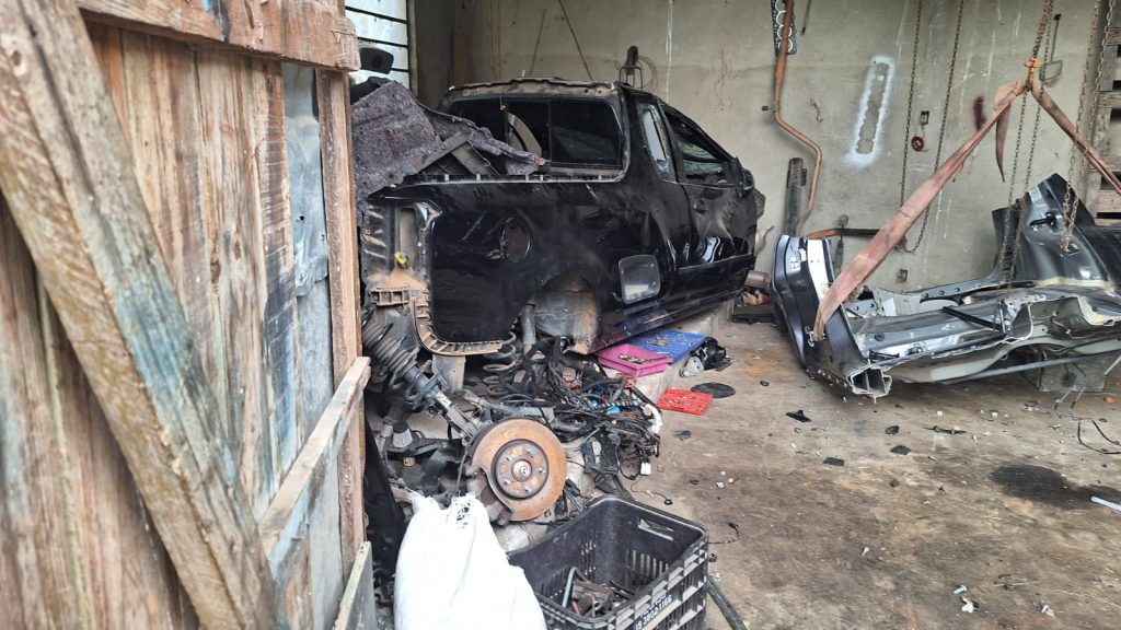 Polícia Ambiental Descobre Desmanche de Carros em Tremembé