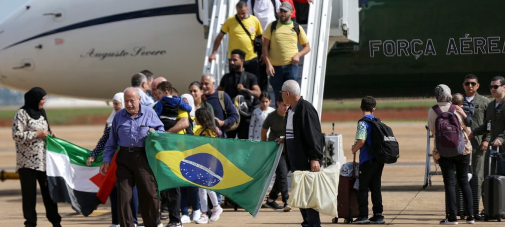 Resgatados 30 brasileiros que estavam na Cisjordânia