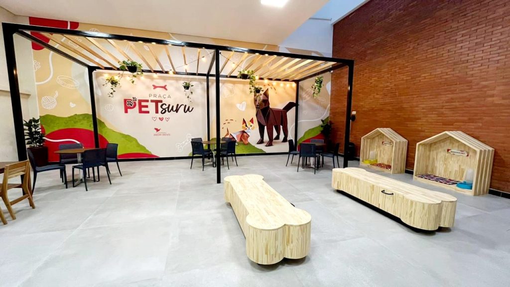 Área de alimentação pet friendly inaugurada em shopping da zona sul