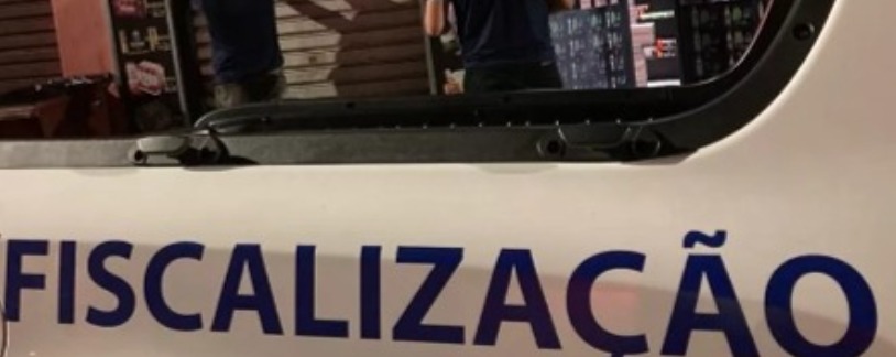 Duas adegas interditadas e quatro bares notificados pela Fiscalização em São José