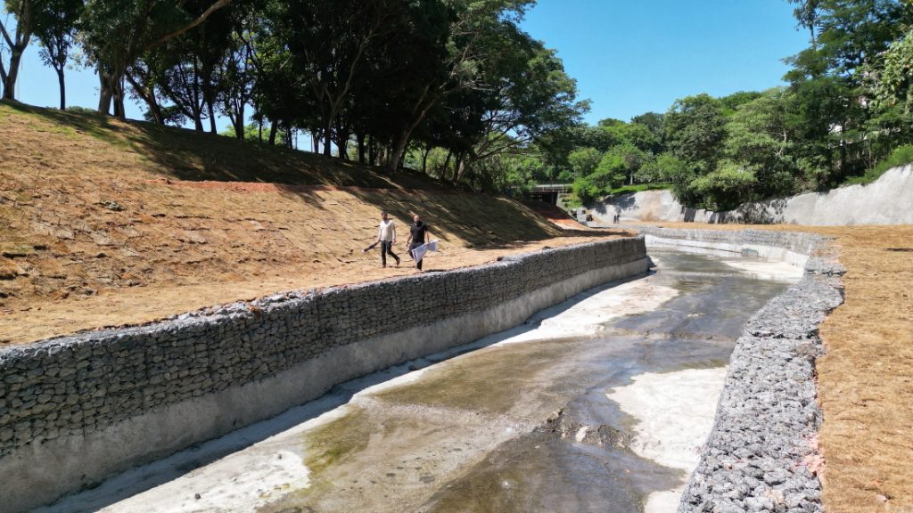 Finalizada contenção de talude no Córrego Senhorinha