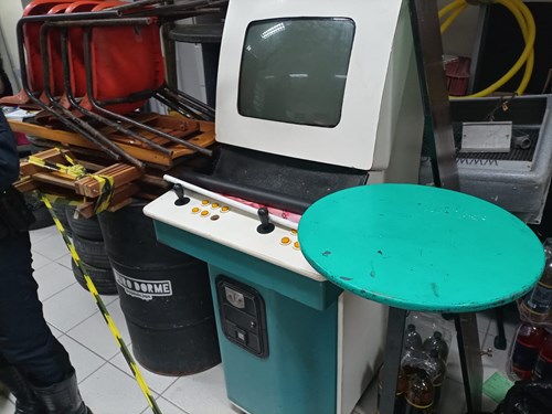 Forças de segurança interditam adega na zona sul!