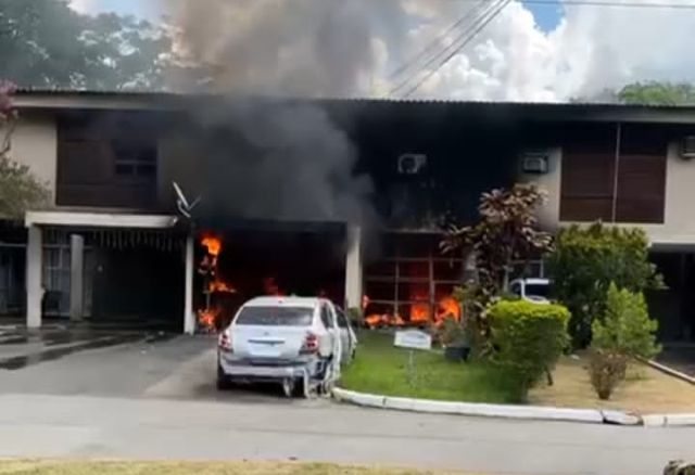 Incêndio residencial no interior do DCTA mobiliza Corpo de Bombeiros e Aeronáutica