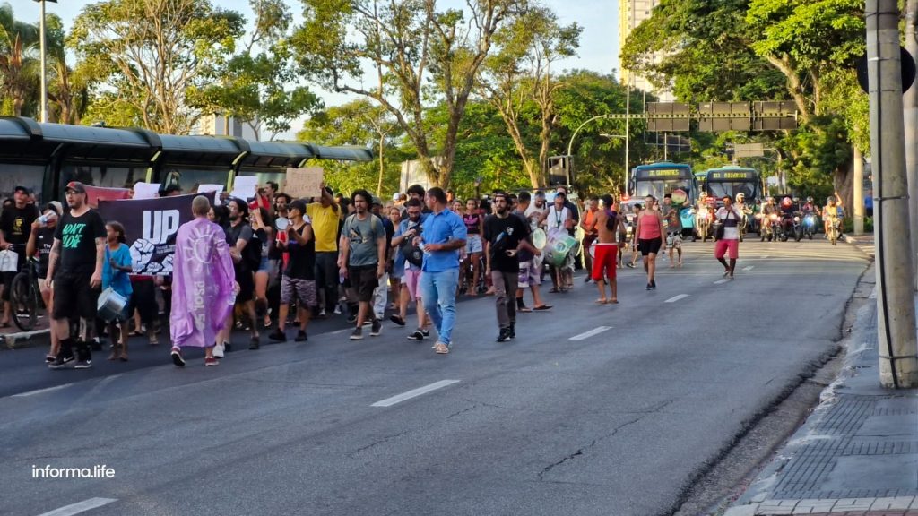 Moradores do Banhado protestam contra ordem de remoção