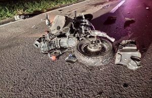Mulher de 43 anos morre após carro bater em traseira de moto na Via Dutra, em São José