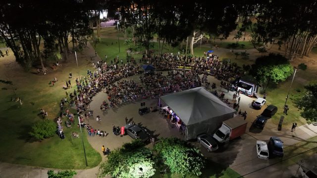 Orquestra Comunitária encanta em nova apresentação na praça do Aquarius