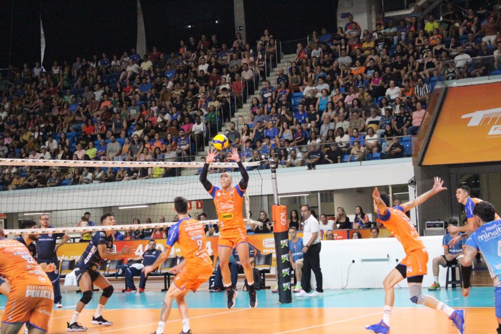 Vôlei São José bate Monte Carmelo em último jogo do ano da Superliga