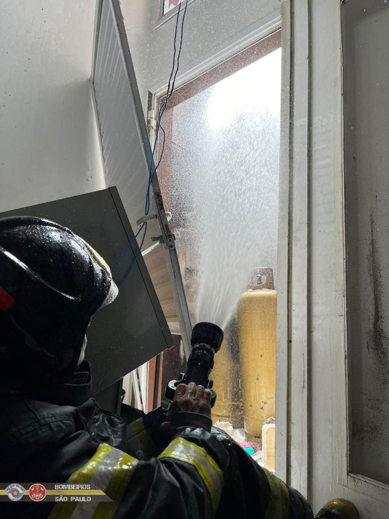 Restaurante explode em Jacareí e deixa sete pessoas feridas