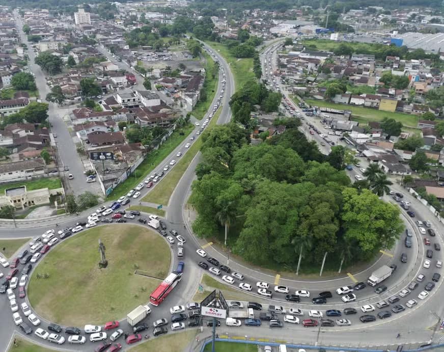 Ubatuba registra 241 mil veículos em 1º verão com cobrança de taxa