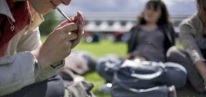 Projeto de lei prevê multar usuários de drogas em áreas públicas em São José