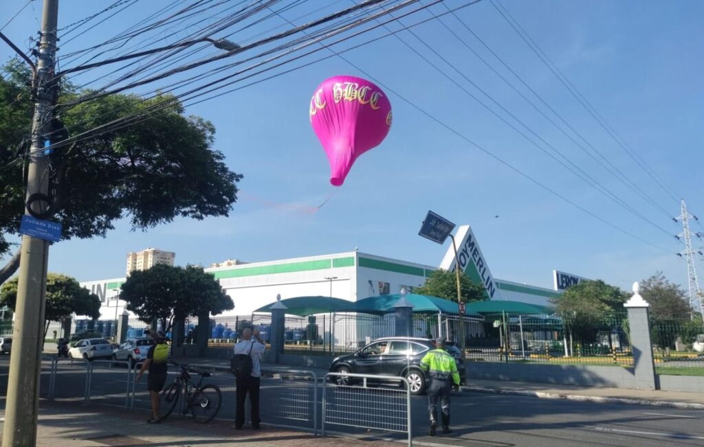 Balão cai na Avenida Andrômeda e causa tumulto