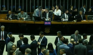 BrasíliA Câmara aprova fim da 'saidinha' em feriados