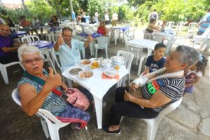 Com peixada ao leite de coco, Bom Prato serve almoço de Páscoa