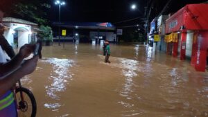 Chuvas intensas causam transtornos na SP50 e enchente em Monteiro Lobato