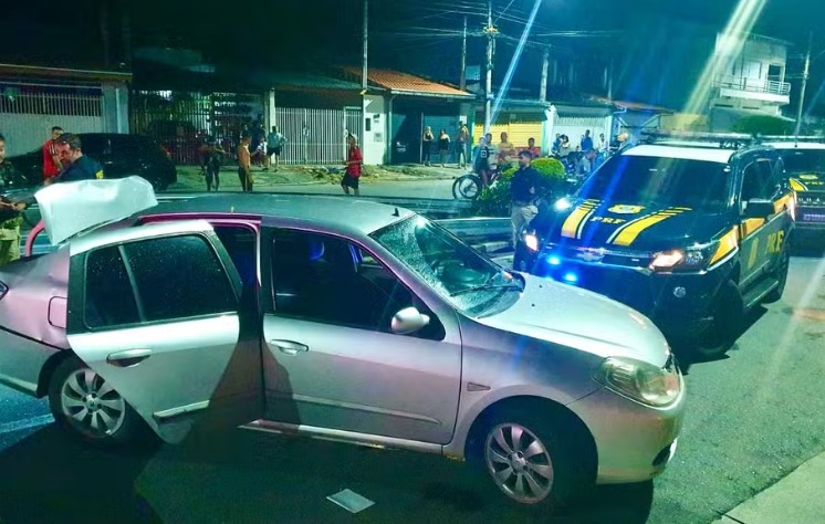 Perseguição começa no pedágio, tem acidente e prisão em Jacareí