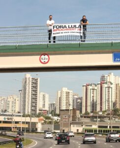 Vereador de São José faz campanha contra Lula no Anel Viário