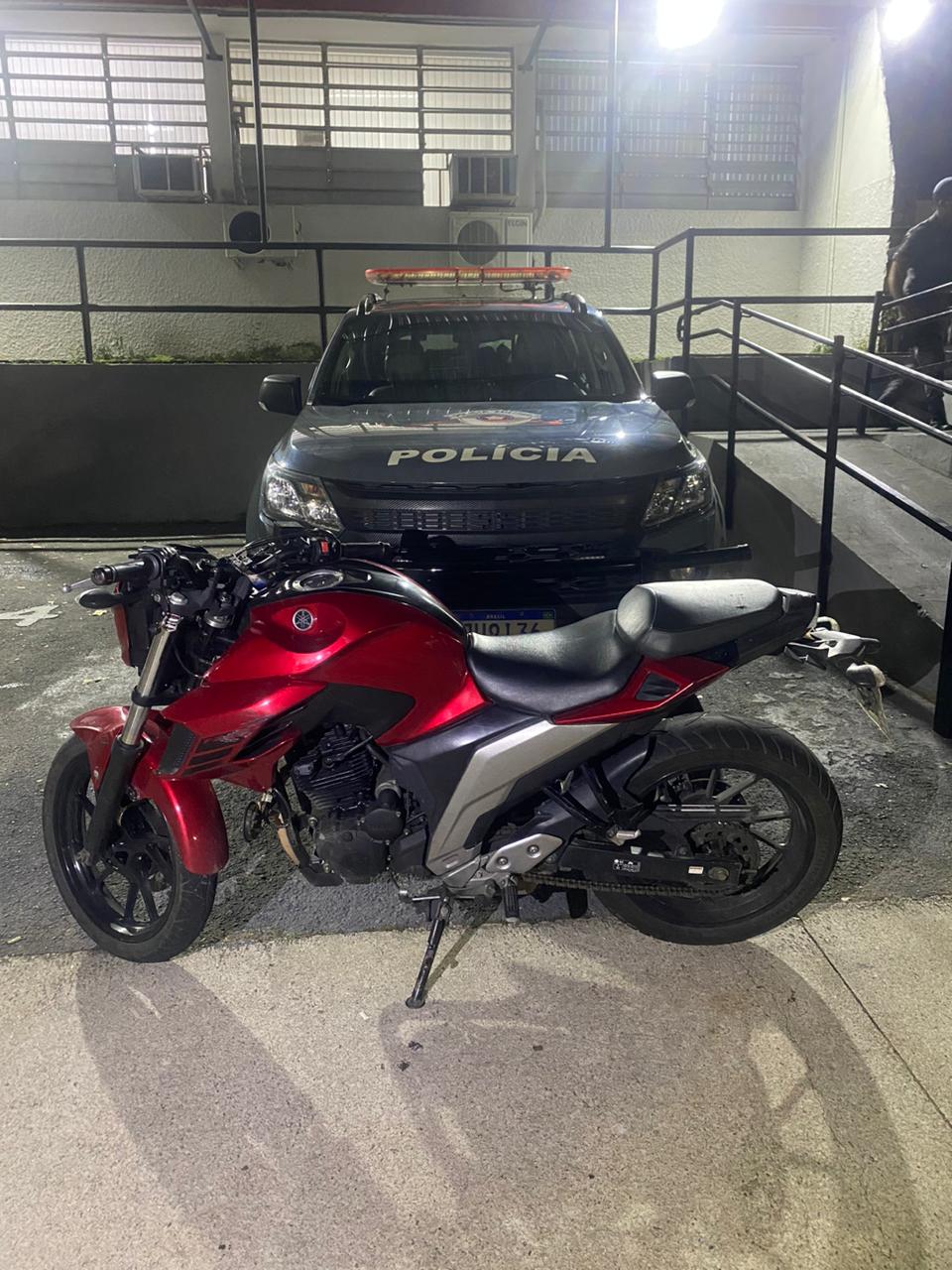 Homem é preso com moto furtada em São José