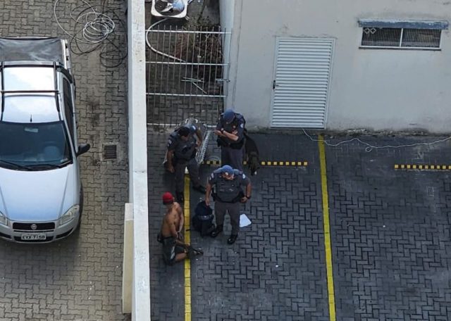 Criminoso é preso em flagrante furtando fios em banco na avenida São João