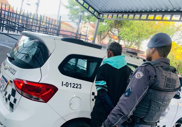 PM prende em flagrante criminoso furtando carro no centro de São José dos Campos