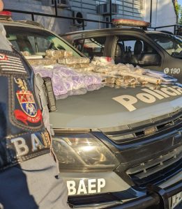 Dois homens são presos com 13 kg de drogas na zona leste