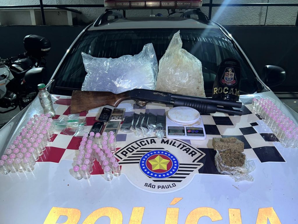 Drogas e arma apreendidas em Operação da PM no Banhado