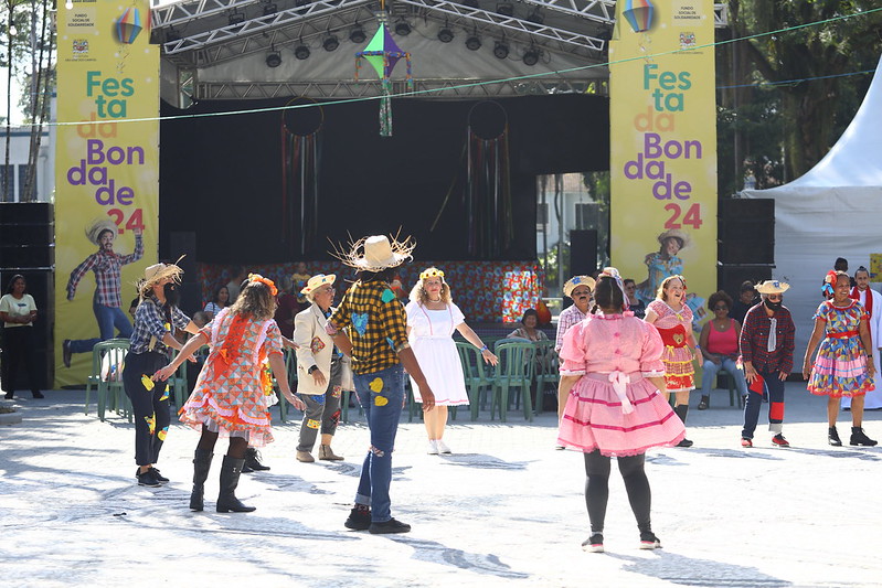 Festa da Bondade traz comidas típicas e artesanato na praça Afonso Pena