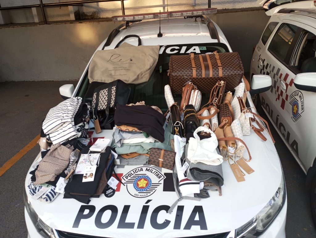 Homem é preso após furtar lojas de Shopping em São José