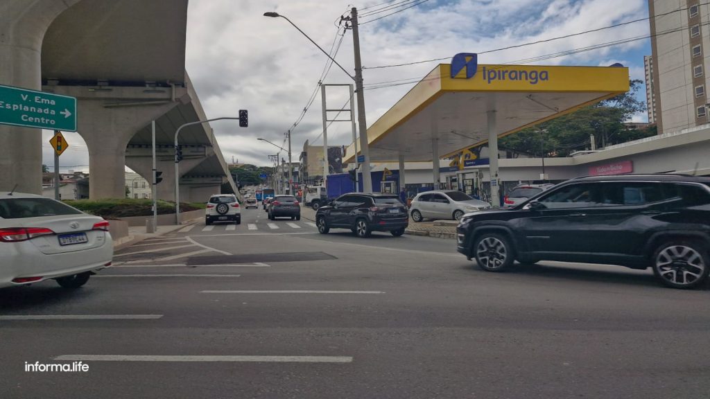 Novo semáforo de pedestres inicia operação na avenida São João na ponte estaiada