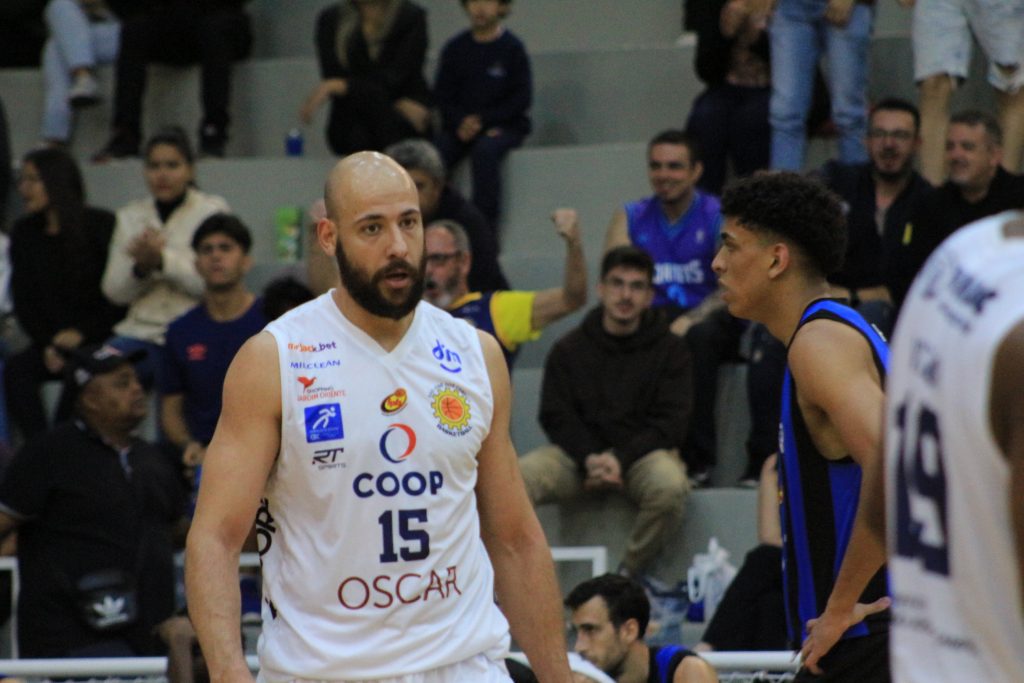 Renato Carbonari renova com o São José Basketball