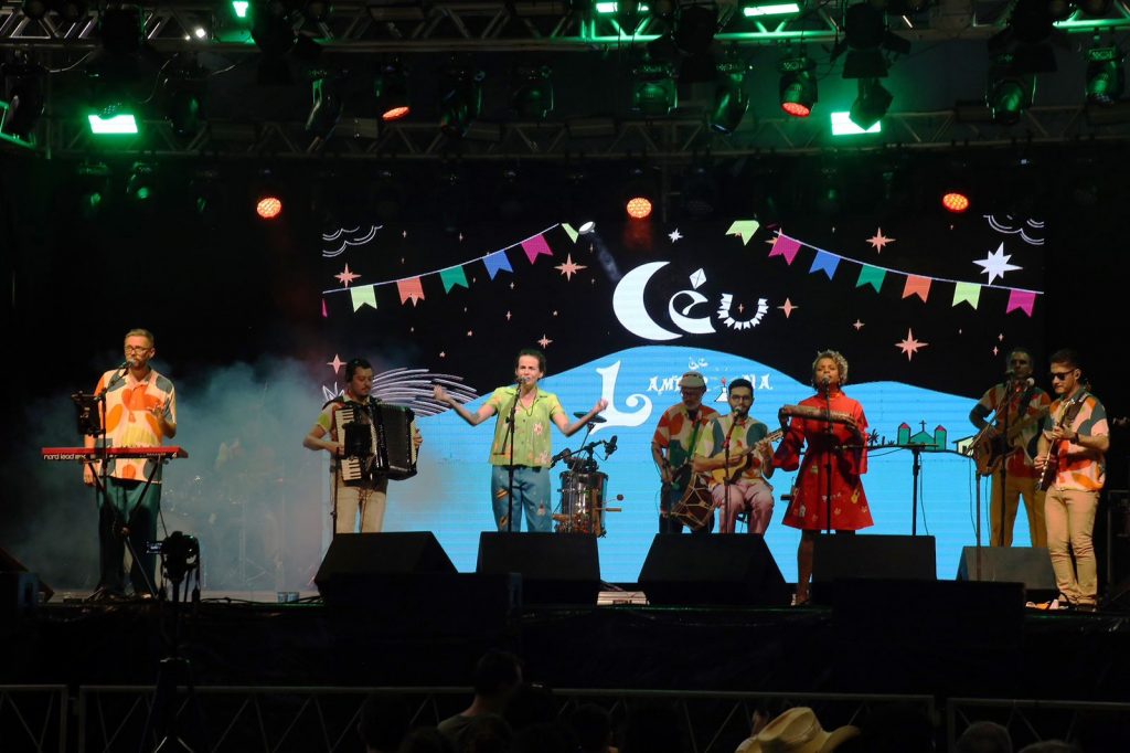 Banda Céu de Lamparina se apresenta em Caçapava e Paraibuna