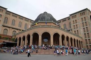 Aparecida estuda cobrança de taxa de turismo na cidade