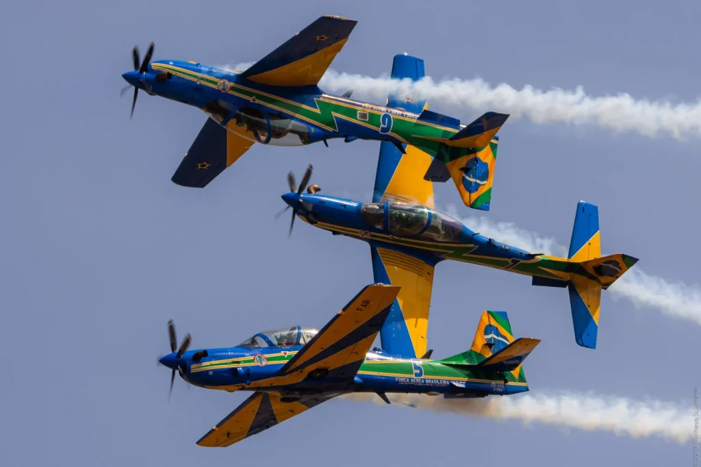 Show nos céus da Mantiqueira com Esquadrilha da Fumaça no aniversário da cidade mais alta do Brasil!