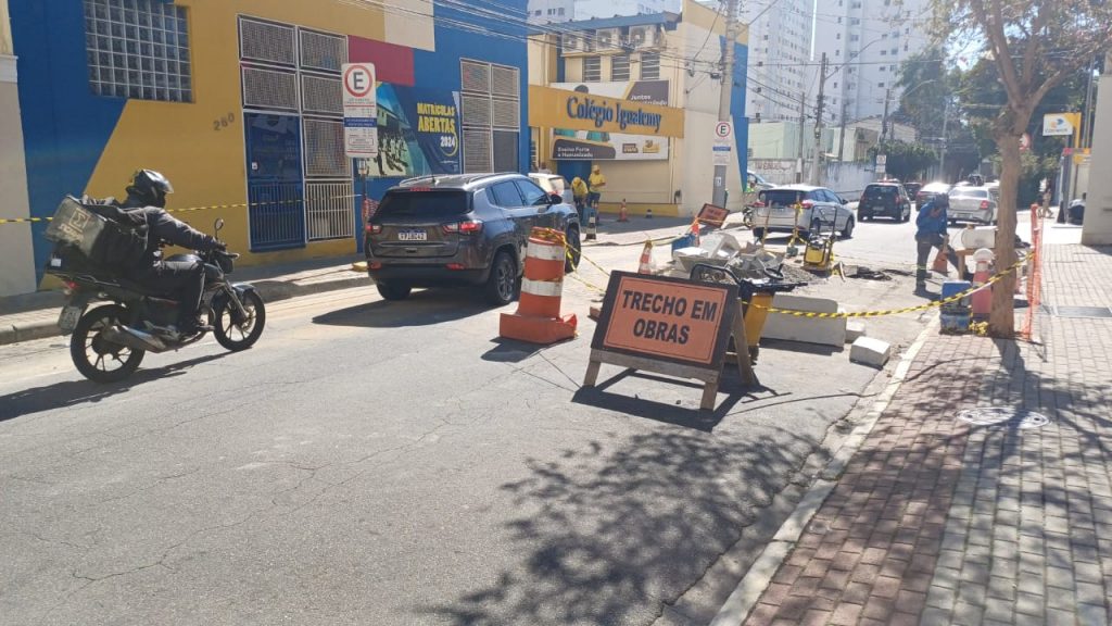 Em implantação nova travessia elevada em área escolar da Vila Adyana