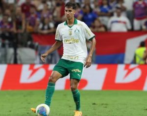Zagueiro joseense Vitor Reis deve ser aposta de Abel para derbi