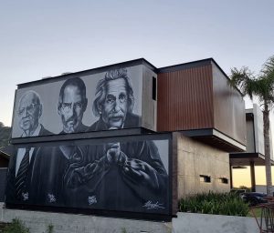 Fundador da Embraer, Ozires Silva é homenageado em painel gigante