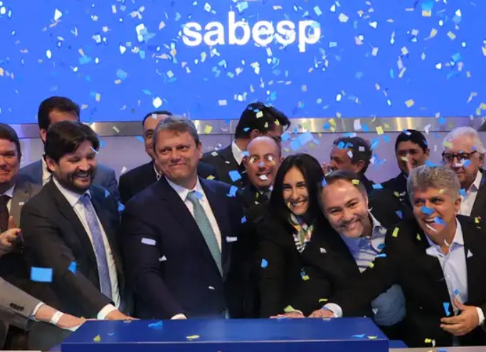 Tarcisio conclui privatização da Sabesp ao vender 32% dos papéis