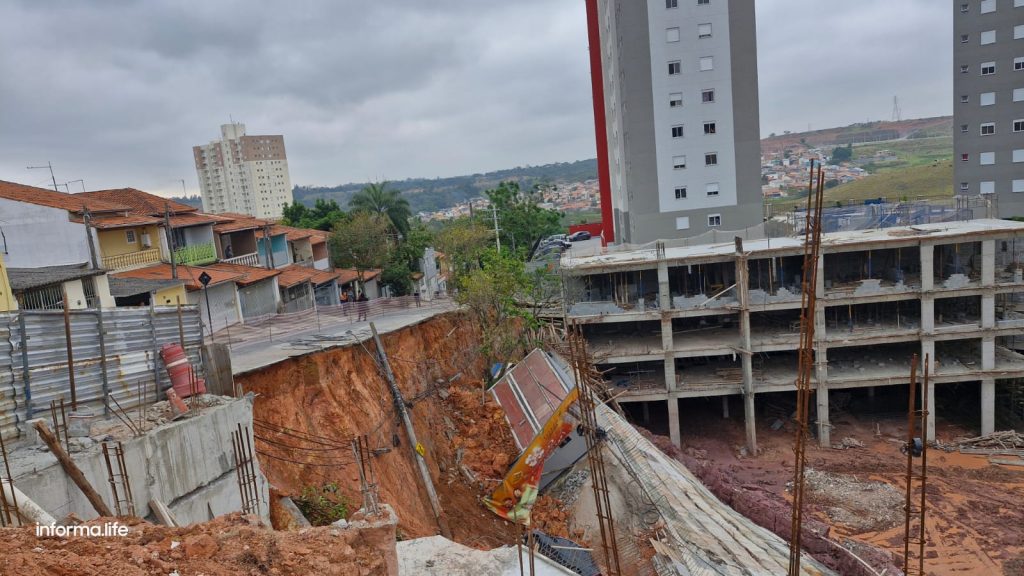 Muro de construção desaba e assusta moradores da região leste de São José dos Campos 