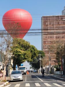Balão cai no centro de São José dos Campos e mobiliza autoridades