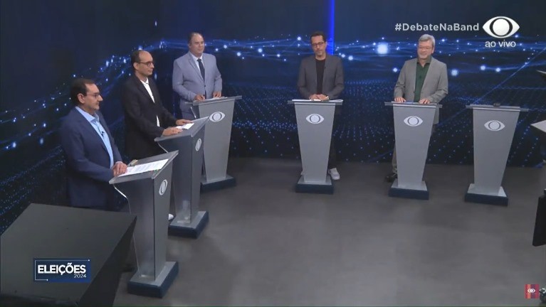 Candidatos criticam gestão no debate de São José