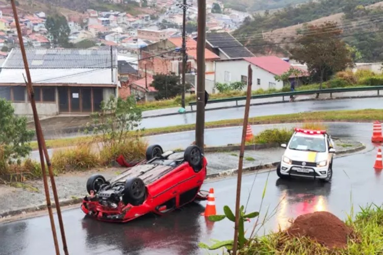 Dois acidentes de trânsito registrados neste sábado em São José dos Campos