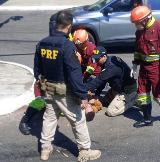 Homem com distúrbios psiquiátricos causa acidente em São José